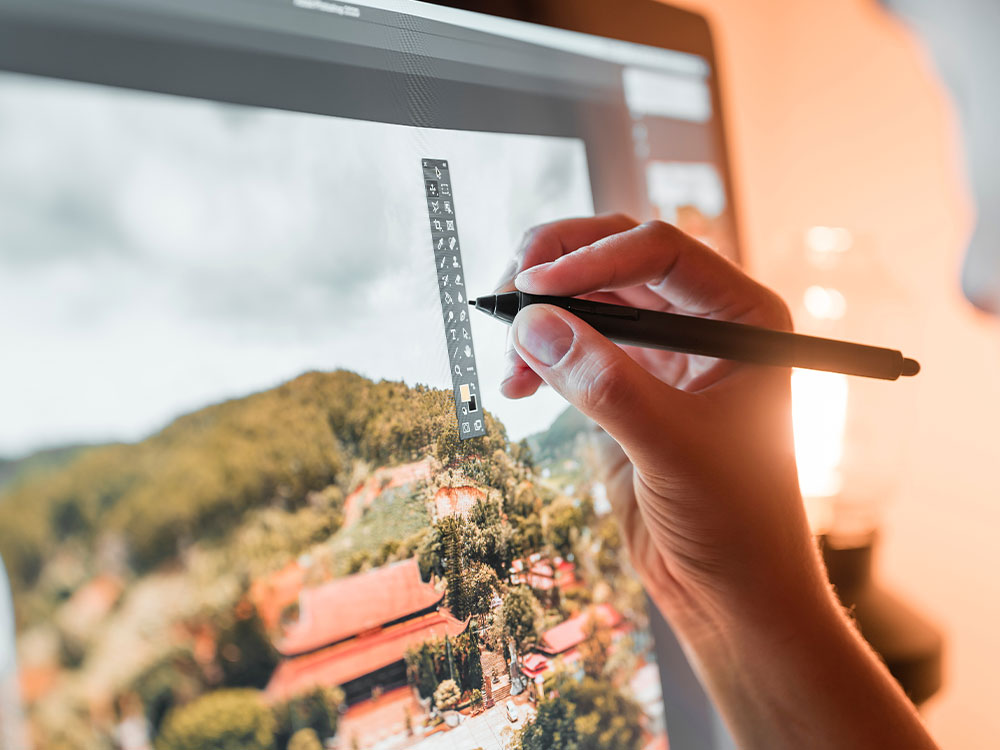 UTSA student working in an Adobe digital program